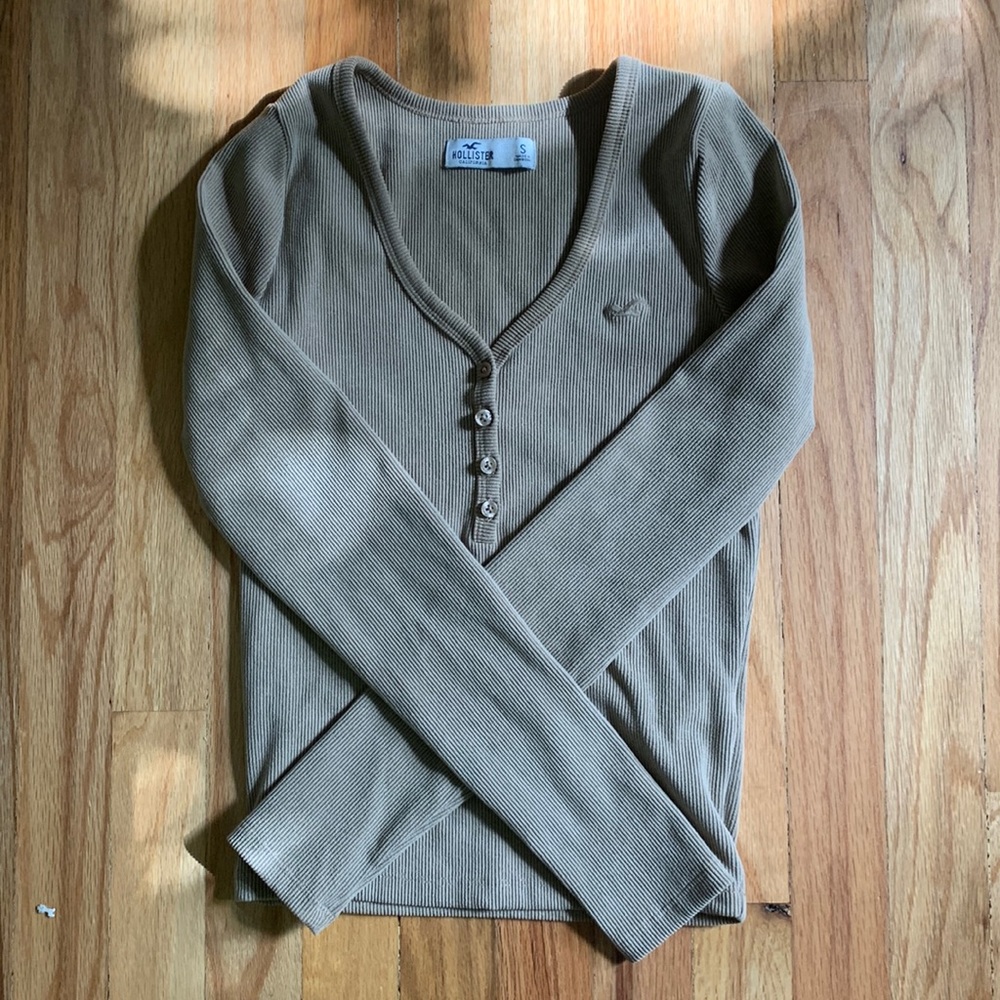 hollister long sleeve shirt!